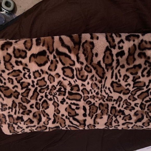 Gianni Versace Leopard Silk/Polyester Blanket - Picture 1 of 4